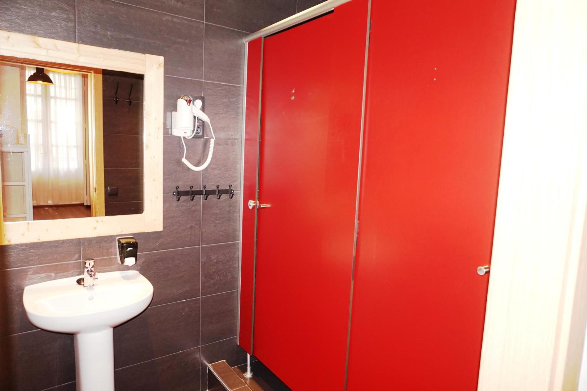 Far Home Atocha Madrid Extérieur photo