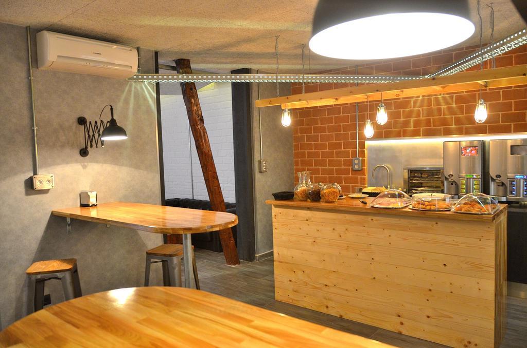 Far Home Atocha Madrid Extérieur photo