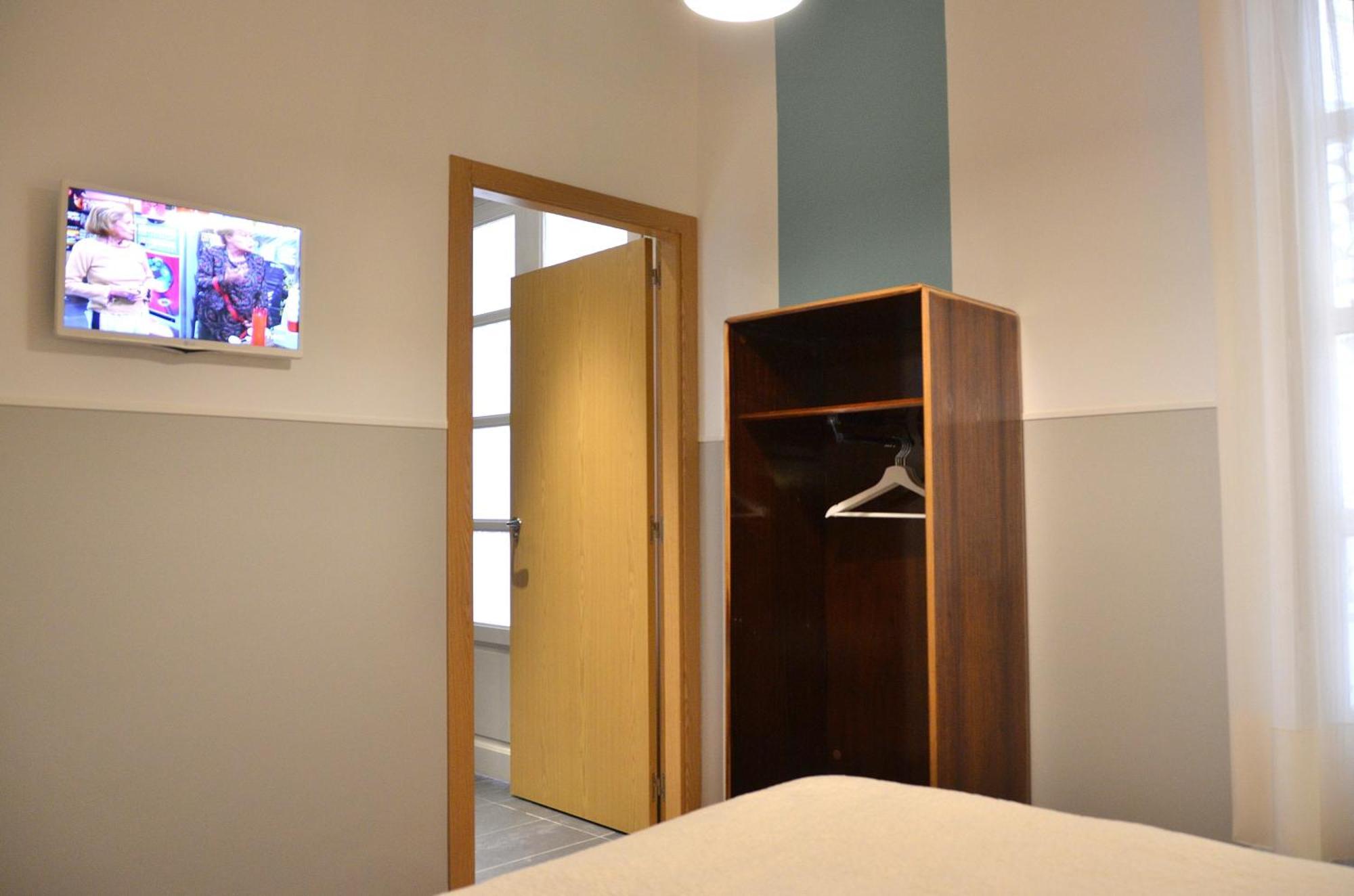 Far Home Atocha Madrid Extérieur photo