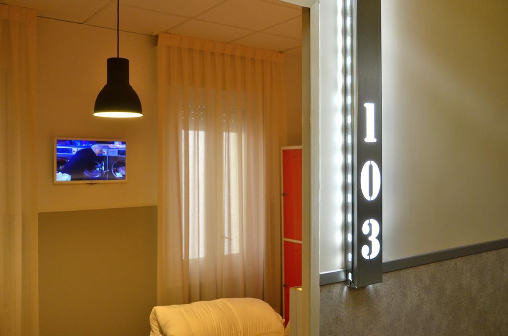 Far Home Atocha Madrid Extérieur photo