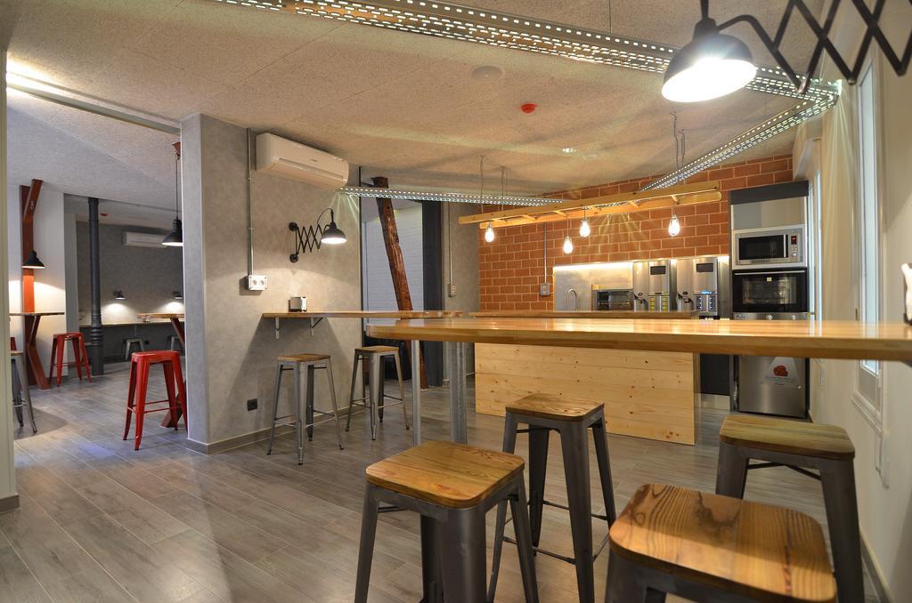 Far Home Atocha Madrid Extérieur photo
