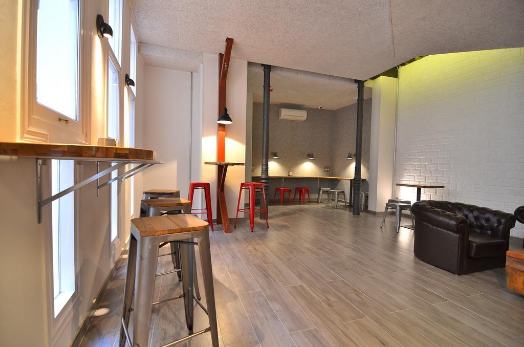 Far Home Atocha Madrid Extérieur photo