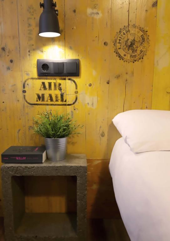 Far Home Atocha Madrid Extérieur photo