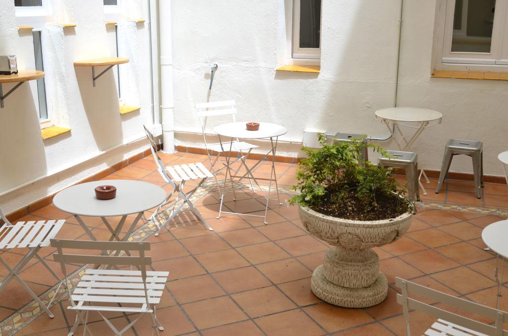 Far Home Atocha Madrid Extérieur photo