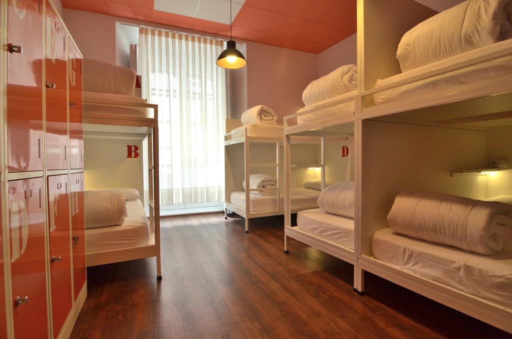 Far Home Atocha Madrid Extérieur photo