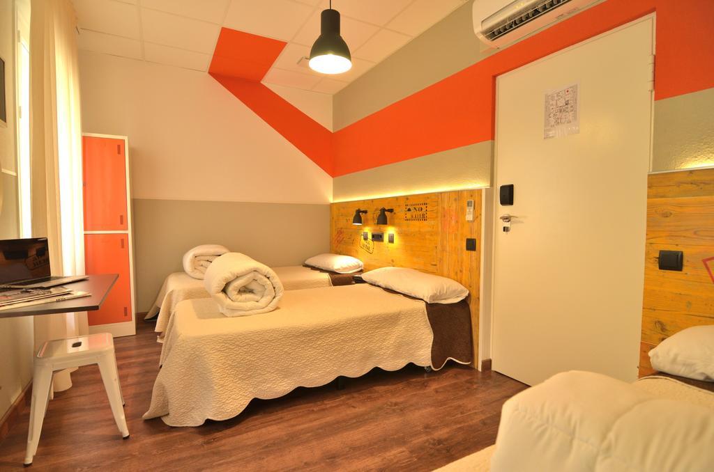 Far Home Atocha Madrid Extérieur photo