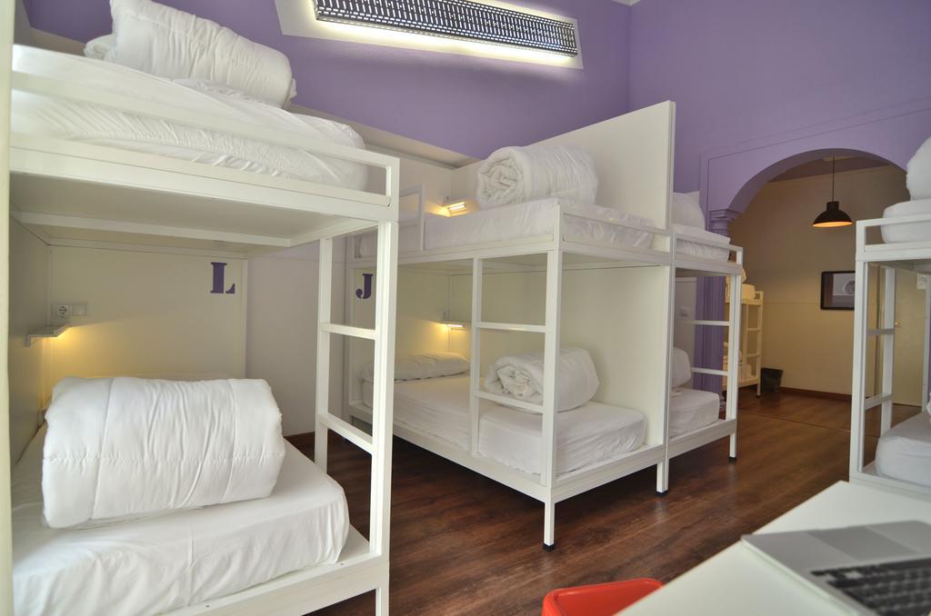 Far Home Atocha Madrid Extérieur photo