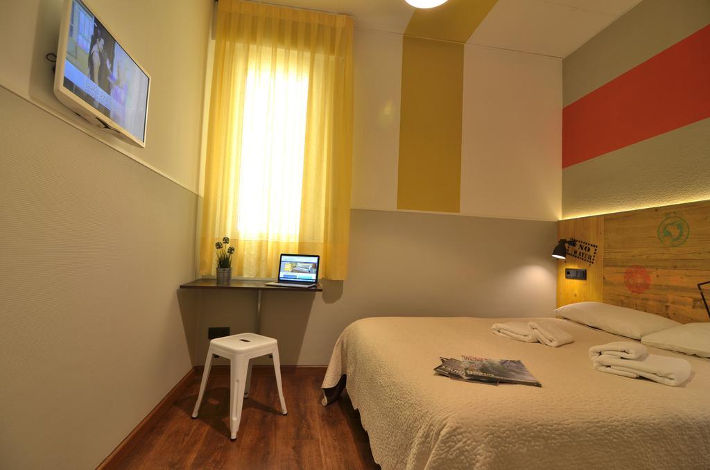 Far Home Atocha Madrid Extérieur photo
