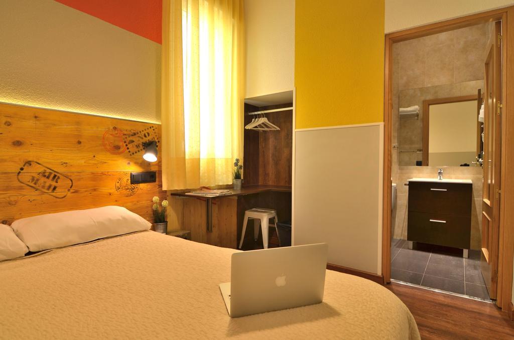 Far Home Atocha Madrid Extérieur photo