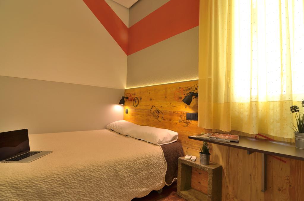 Far Home Atocha Madrid Extérieur photo