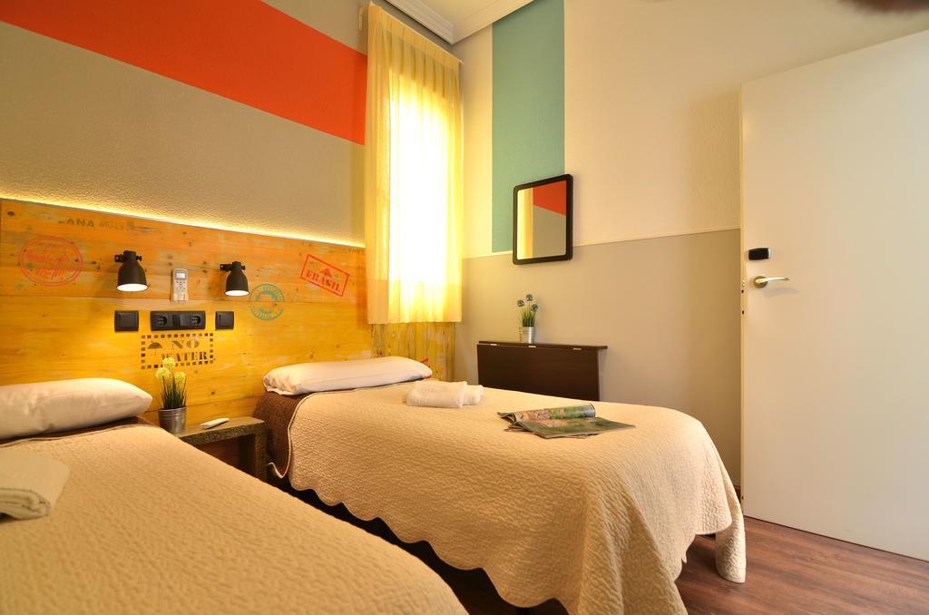 Far Home Atocha Madrid Extérieur photo
