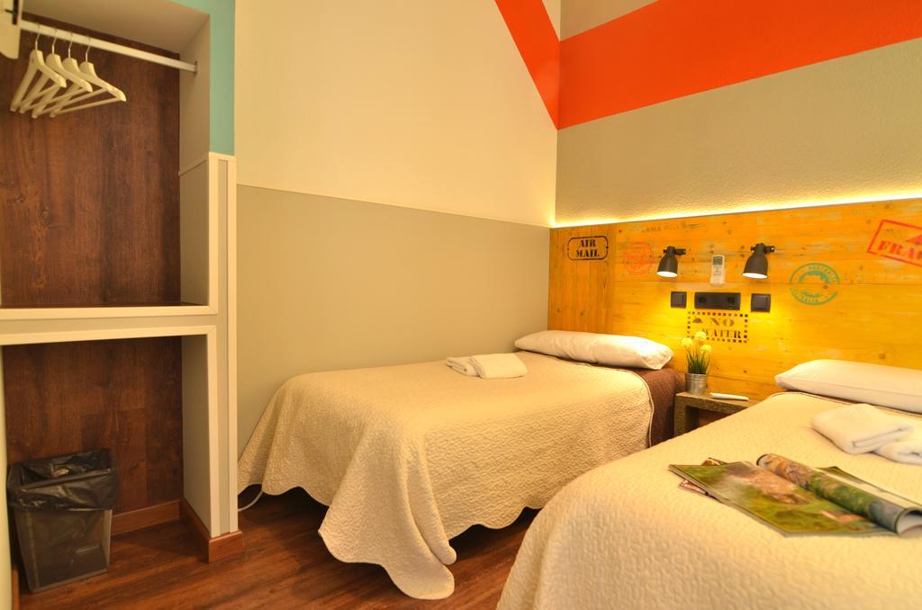 Far Home Atocha Madrid Extérieur photo