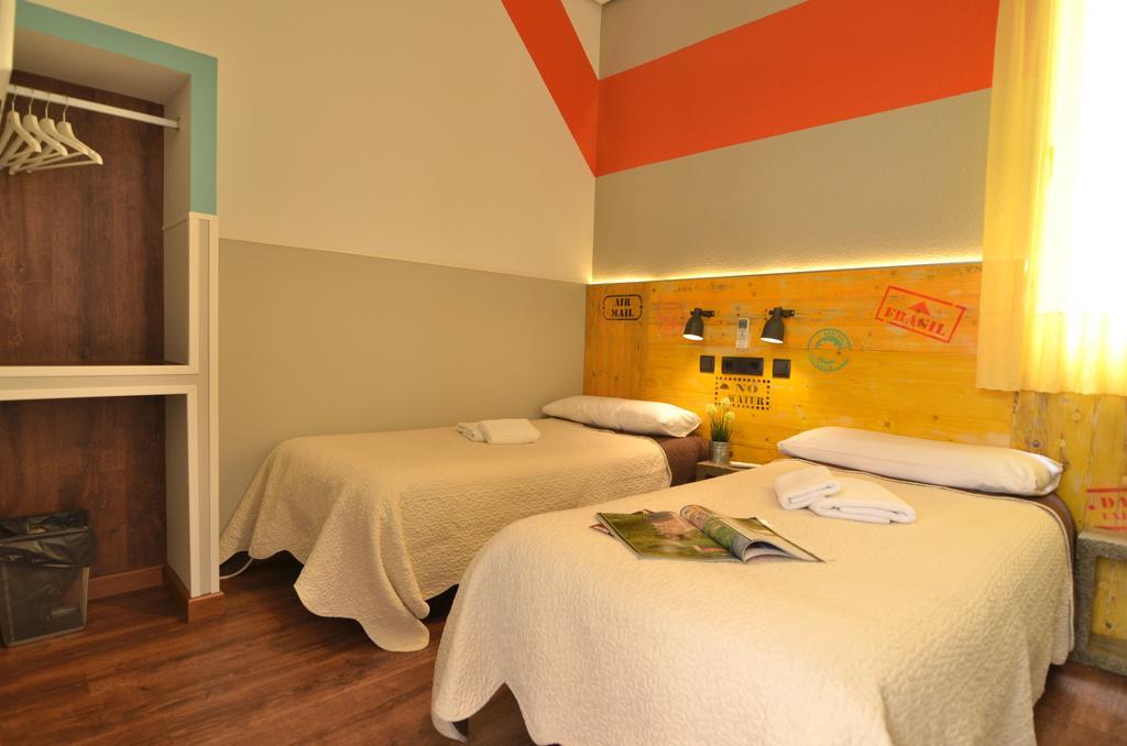 Far Home Atocha Madrid Extérieur photo