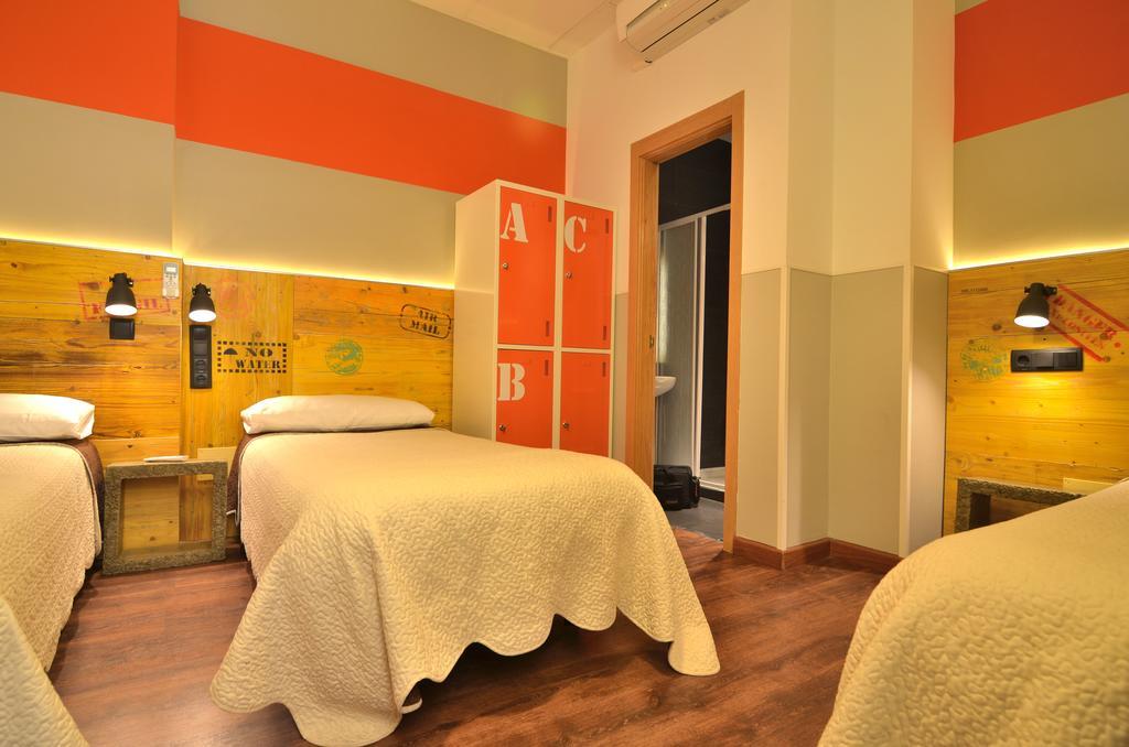 Far Home Atocha Madrid Extérieur photo