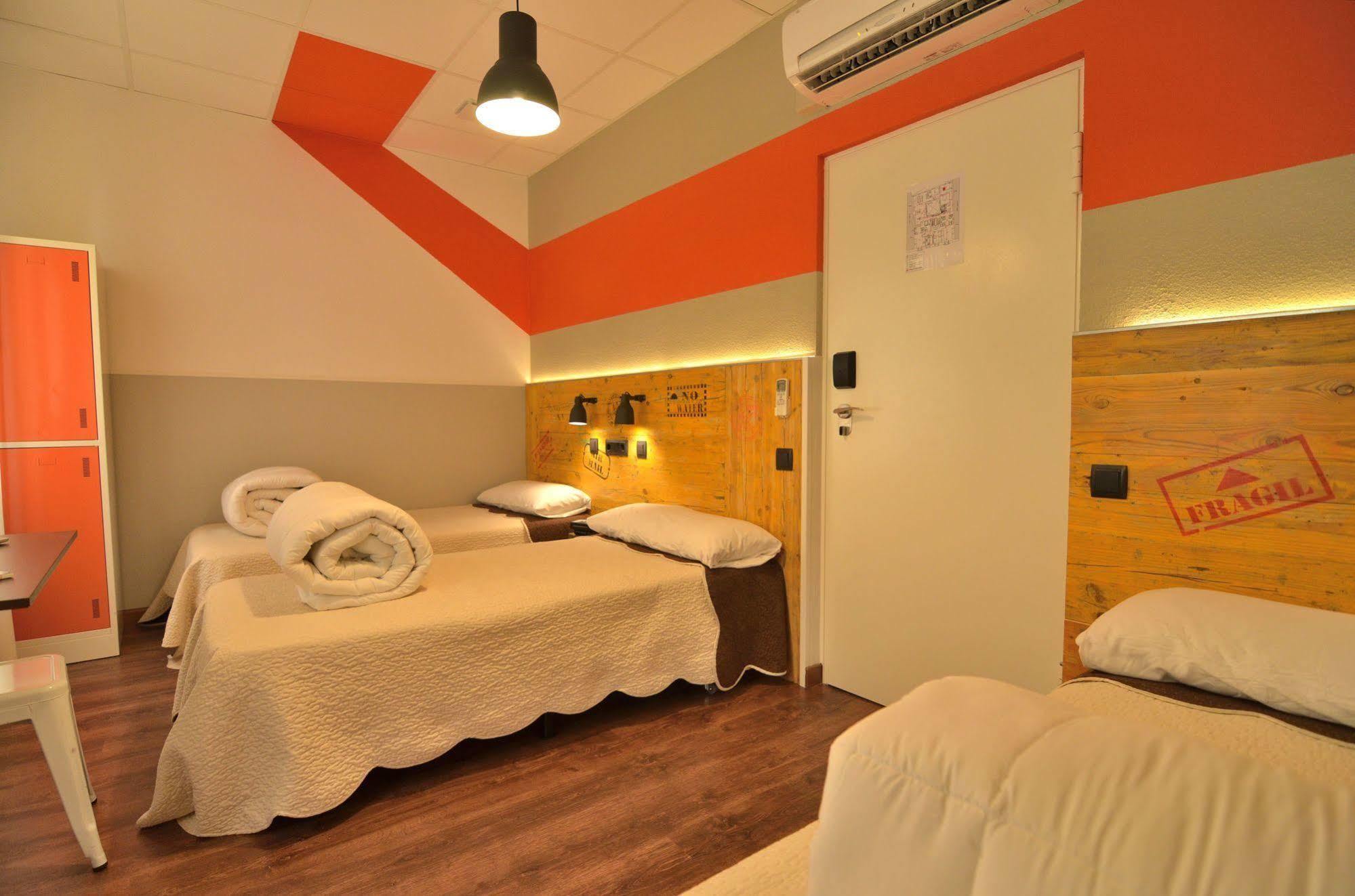 Far Home Atocha Madrid Extérieur photo