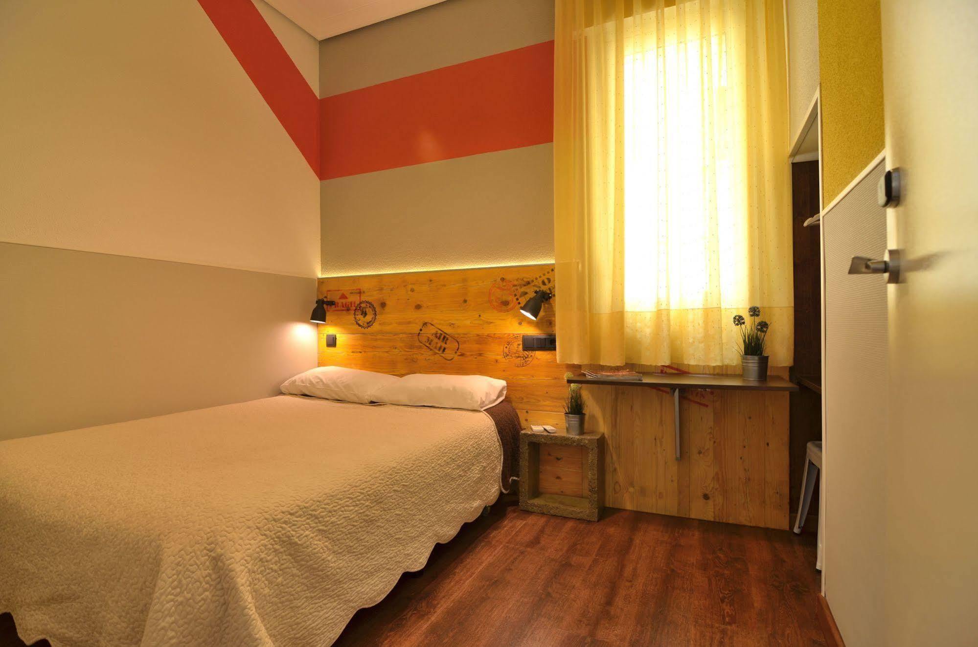 Far Home Atocha Madrid Extérieur photo