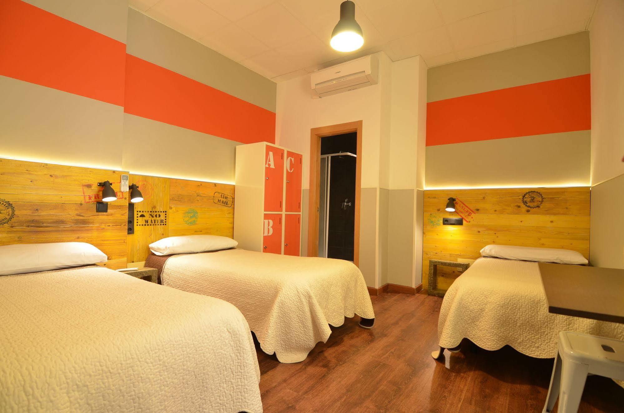 Far Home Atocha Madrid Extérieur photo