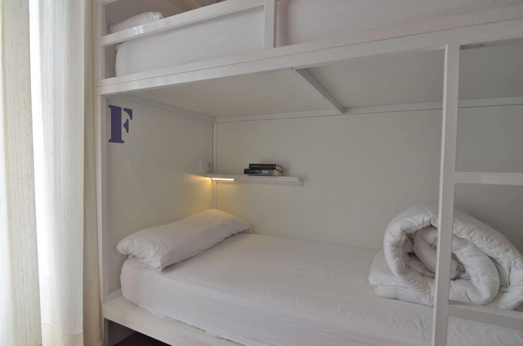 Far Home Atocha Madrid Extérieur photo