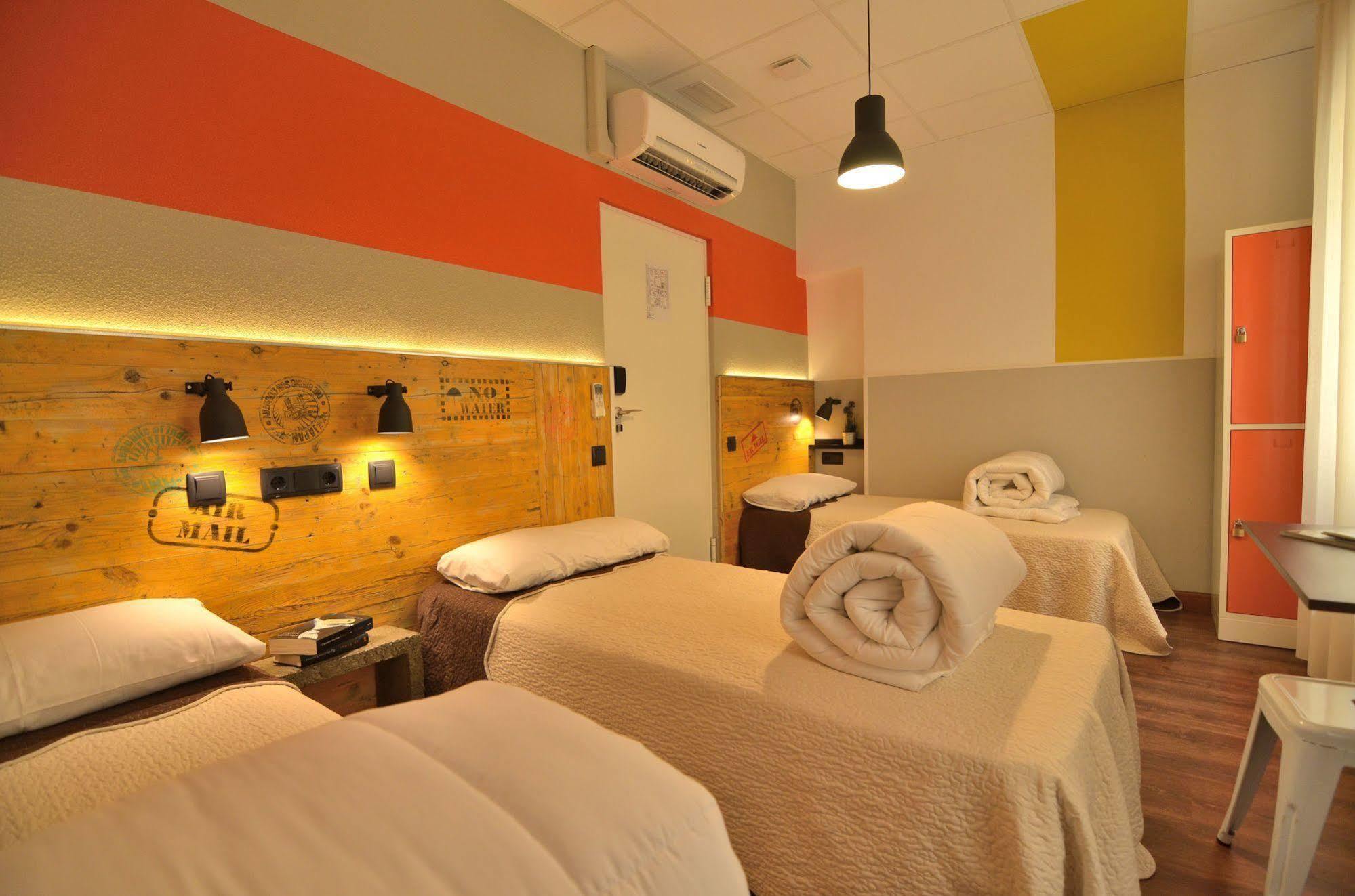 Far Home Atocha Madrid Extérieur photo
