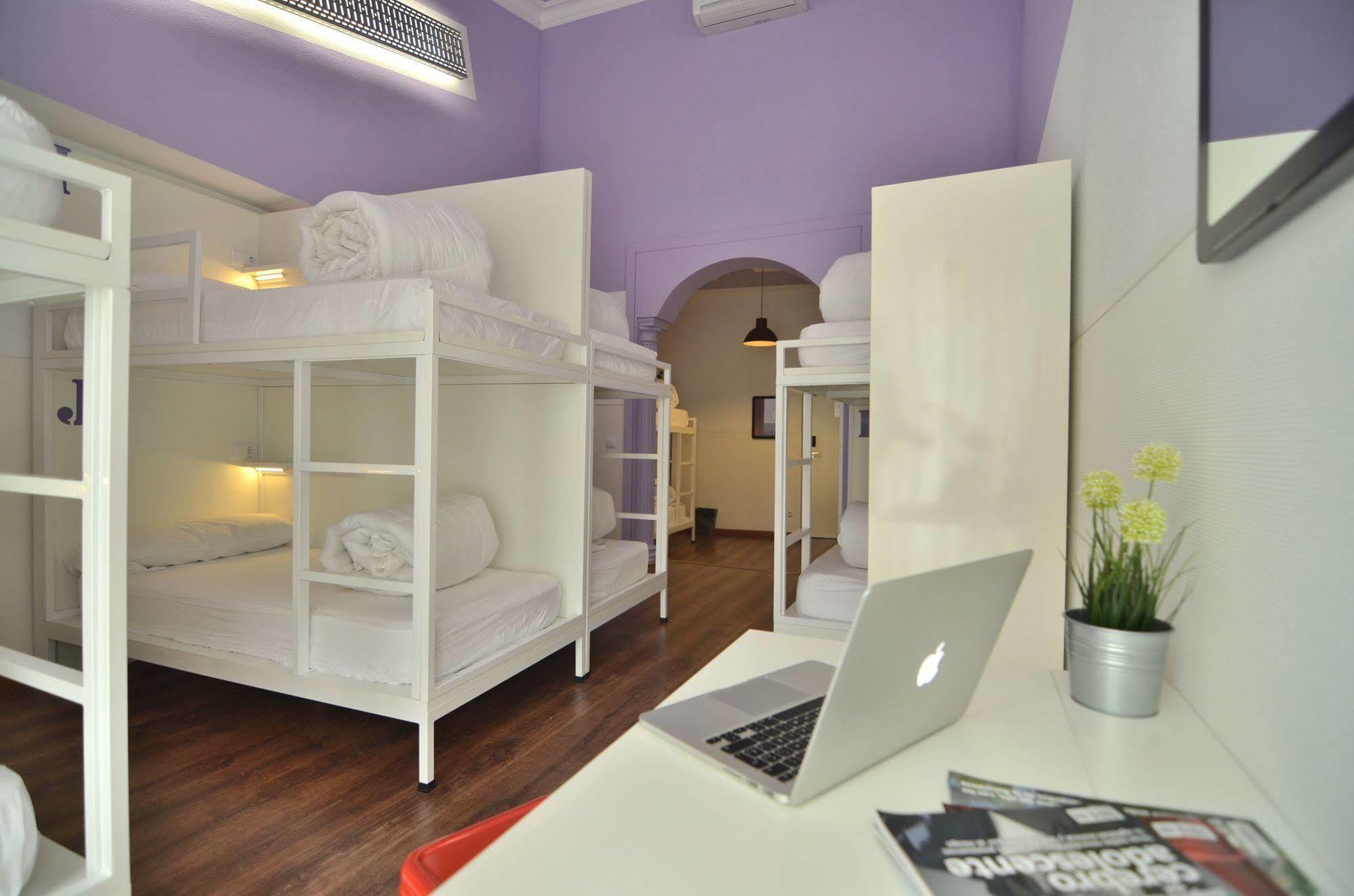 Far Home Atocha Madrid Extérieur photo