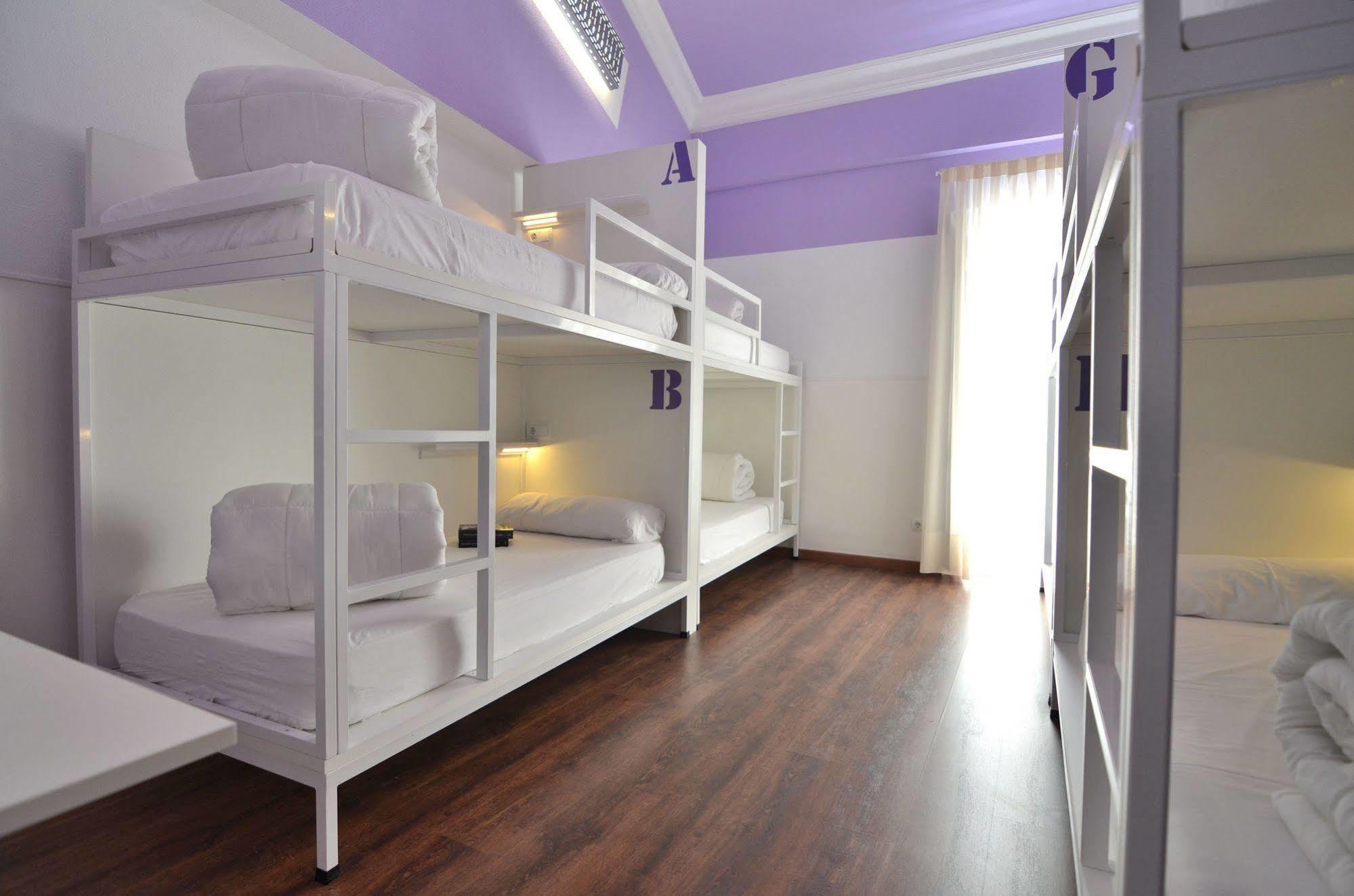 Far Home Atocha Madrid Extérieur photo